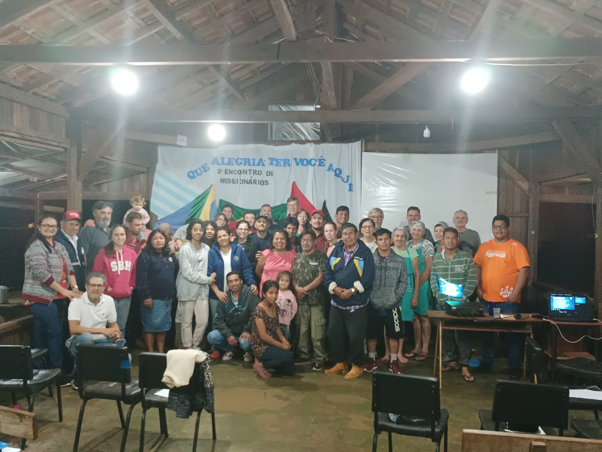 Encontro de missionários reunidos em capela